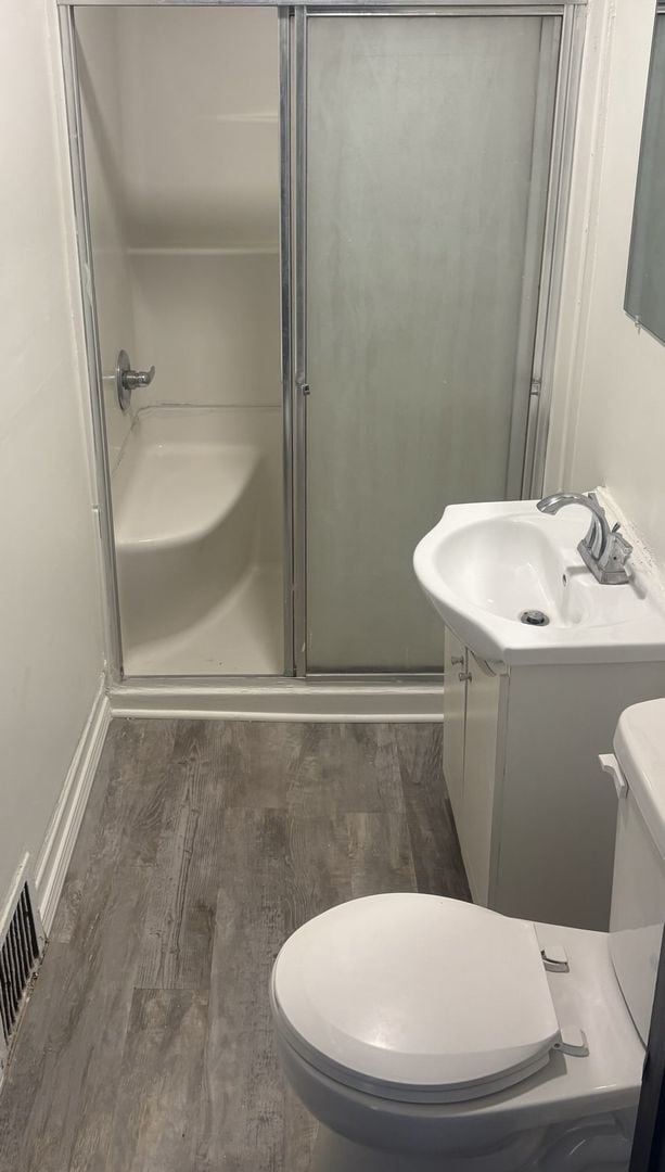 Building Photo - Two Bedroom Apartment in Waterloo, IA