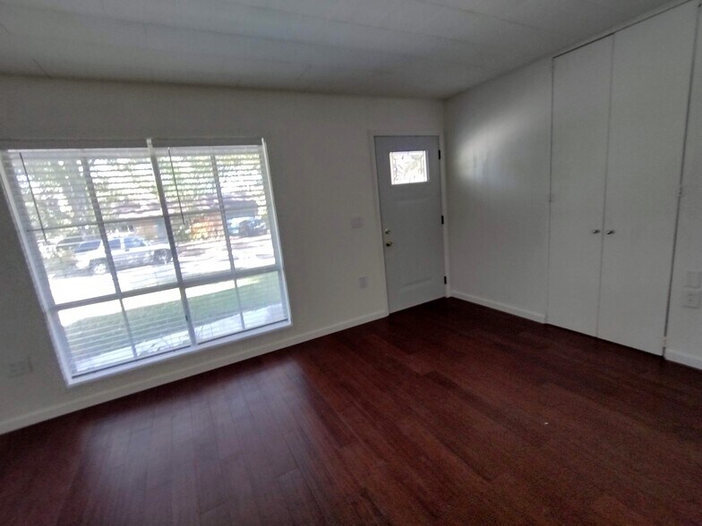 Building Photo - 3411 N Windcrest Dr