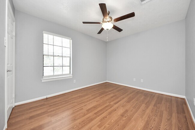 Building Photo - 16006 Autumn Falls Ln