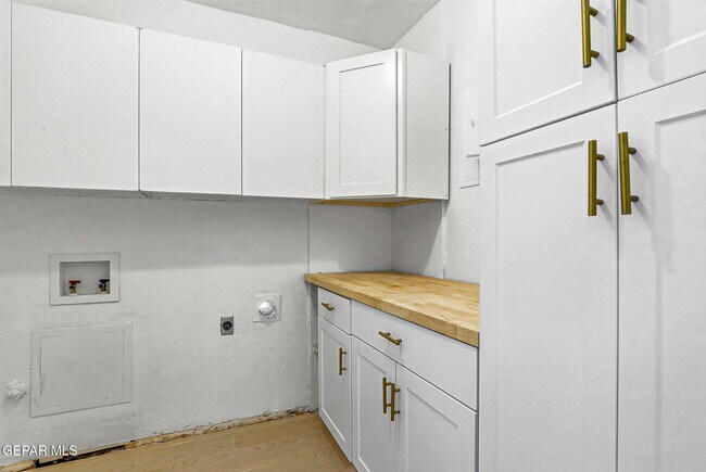 Building Photo - 513 Cardon St