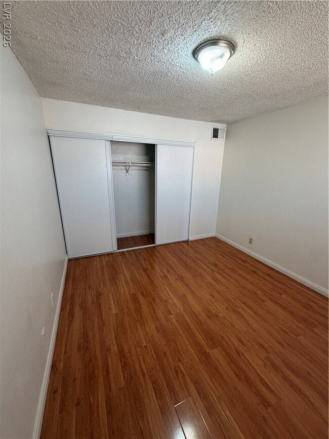 Building Photo - 2236 E Desert Inn Rd