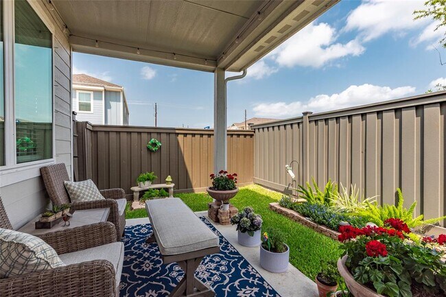 Building Photo - 614 Seabreeze Dr