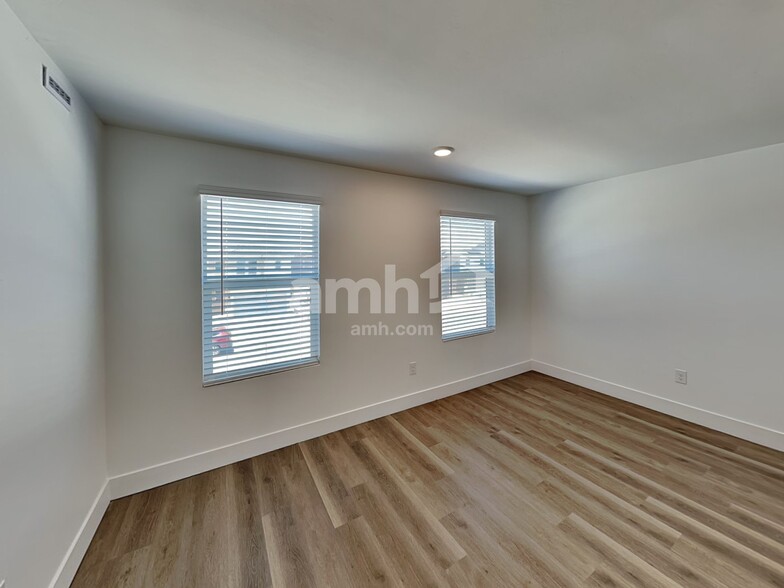 Building Photo - 9644 Harkes Dr