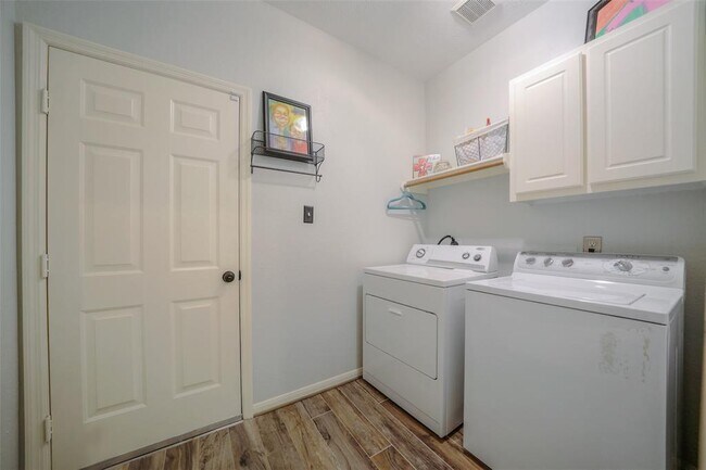 Building Photo - 102 Wintergreen Trail