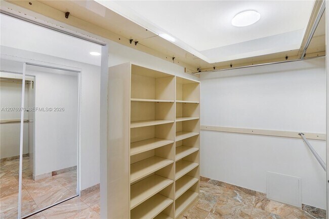 Building Photo - 3600 Yacht Club Dr