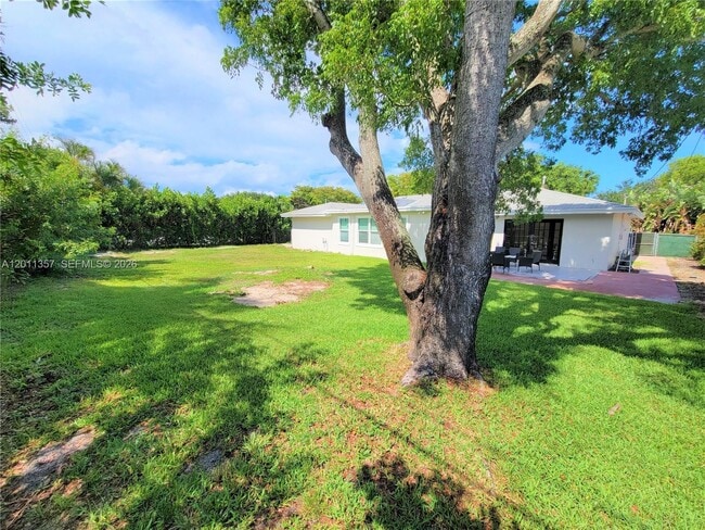 Building Photo - 735 Tradewind Dr