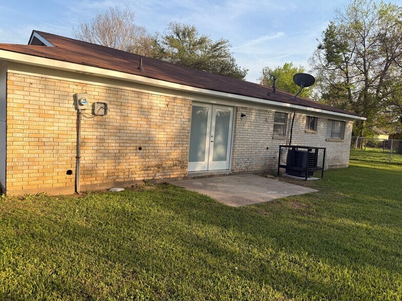 Building Photo - 8706 Elbert Cir
