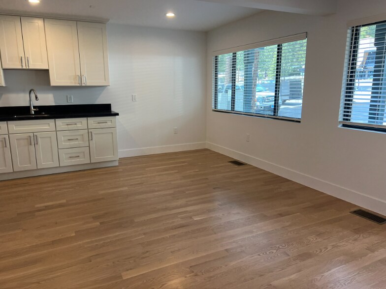 Primary Photo - 807 Tahoe Blvd