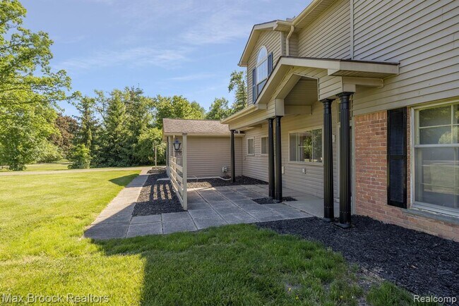 Building Photo - 6096 Darramoor Rd