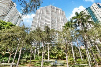 Building Photo - 2627 S Bayshore Dr