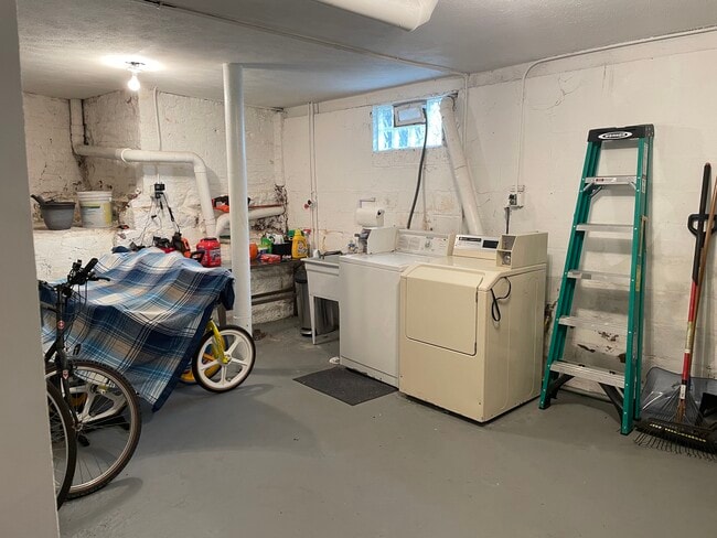 Laundry Room - 434 Literary Rd
