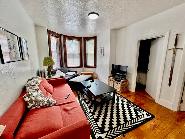 Primary Photo - 4 Adella Pl