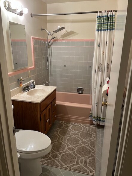 Building Photo - 2245 Roosevelt Ave