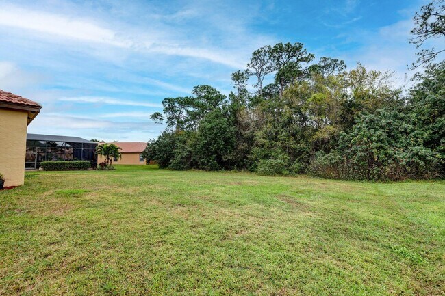 Building Photo - 833 SW Vineland Ct
