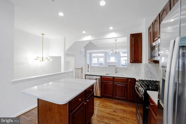 Building Photo - 2737 Manhattan Pl