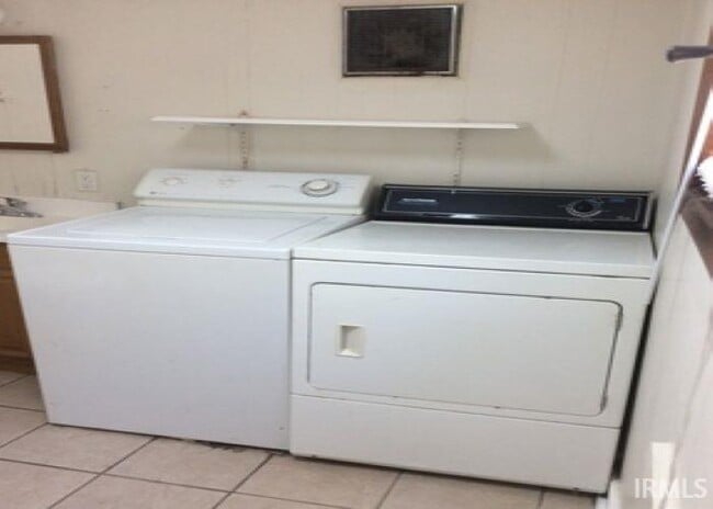 Building Photo - 609 E University St