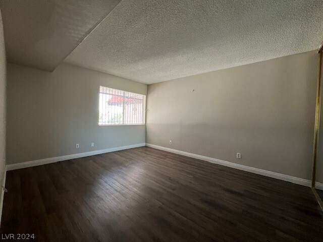 Building Photo - 1390 E Vegas Valley Dr