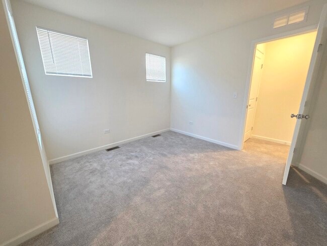 Building Photo - 5919 Hawkweed Dr