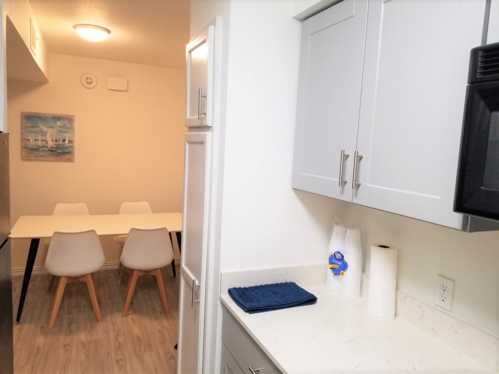 Building Photo - 6646 E Lovers Ln