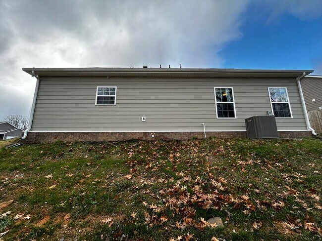 Building Photo - 1400 Pipeline Ave