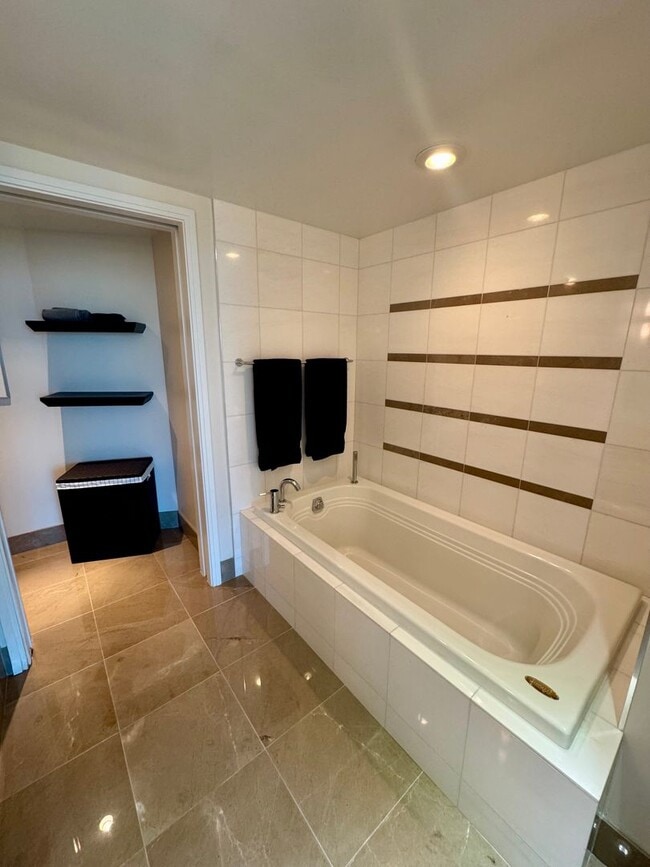 Building Photo - 2 bedroom unit w/ ocean views at Koolani!