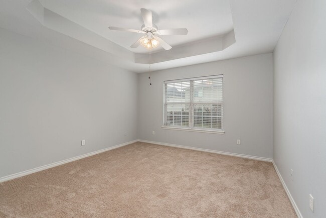 Building Photo - AVAILABLE AUGUST 2026 - Charming 3 bed/ 2 ...