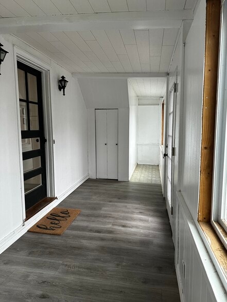 Three seasons porch - 69 Monroe St