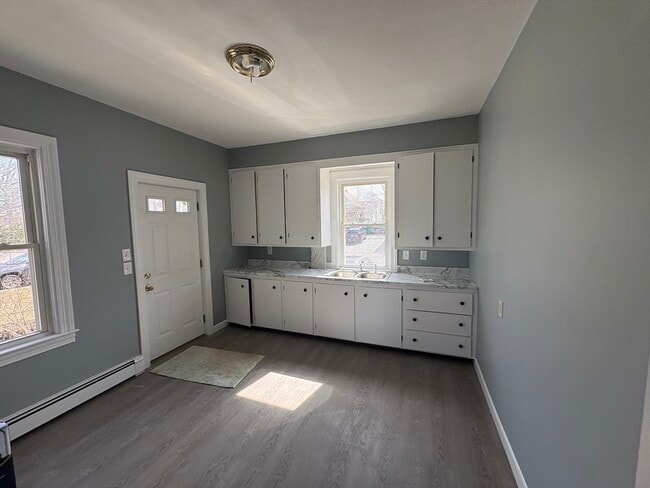 Building Photo - 27 4th St