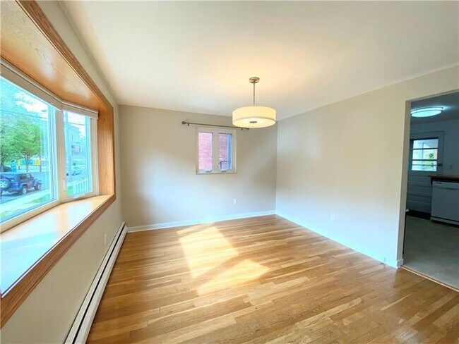 Building Photo - 307 Roup Ave