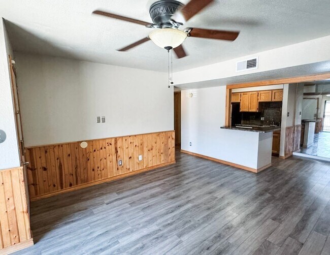 Building Photo - Adorable 2/2 Condo Available For Immediate...