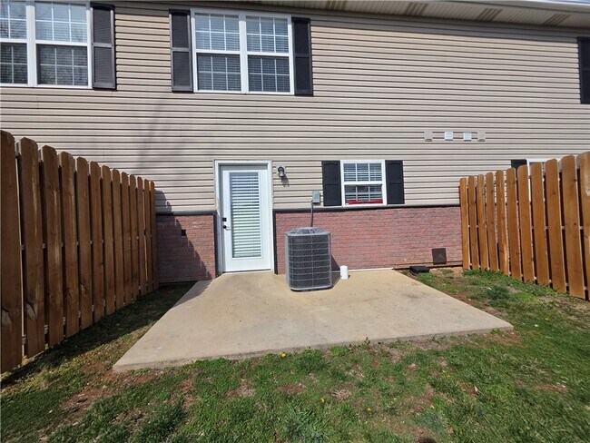 Building Photo - 2302 SE Jayel Terrace