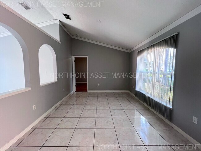 Building Photo - PRICE REDUCED FOR A QUICK MOVE IN!!  Spaci...