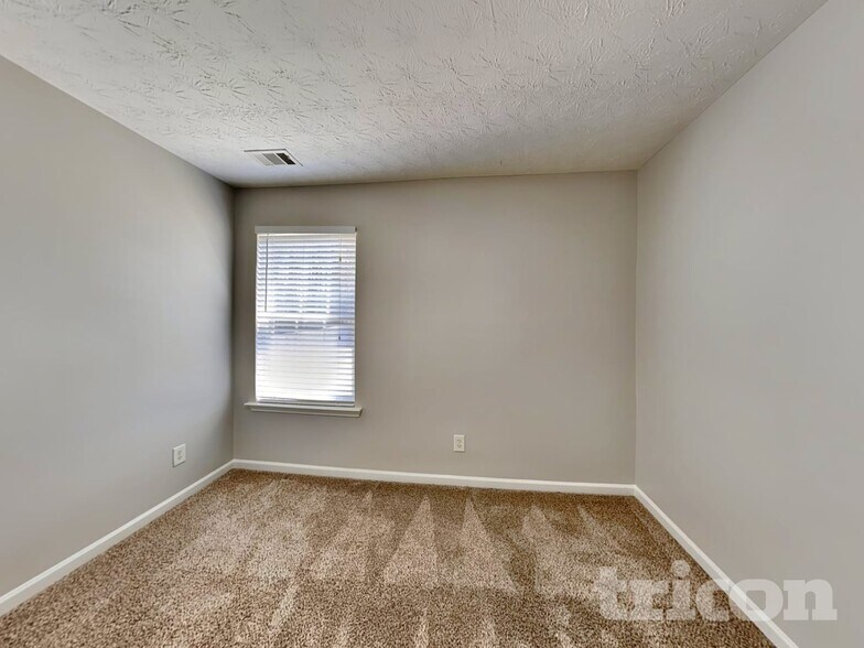 Building Photo - 339 Waterbury Way