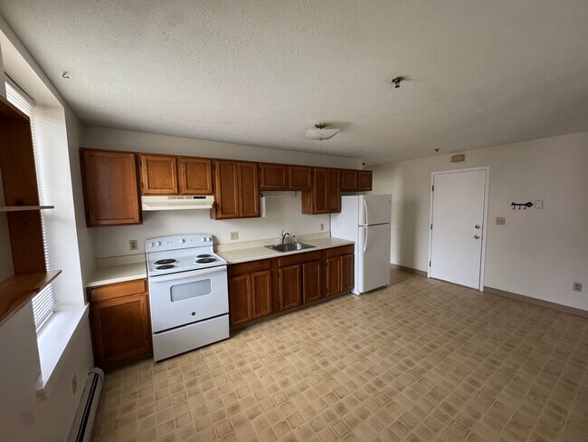 Building Photo - 17 Main St