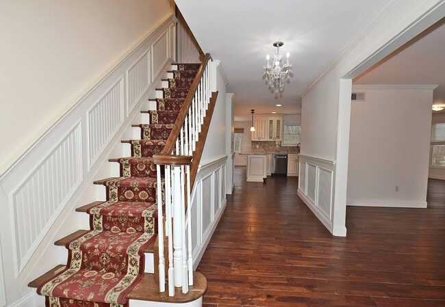 Building Photo - 396 Eastport Manor Rd