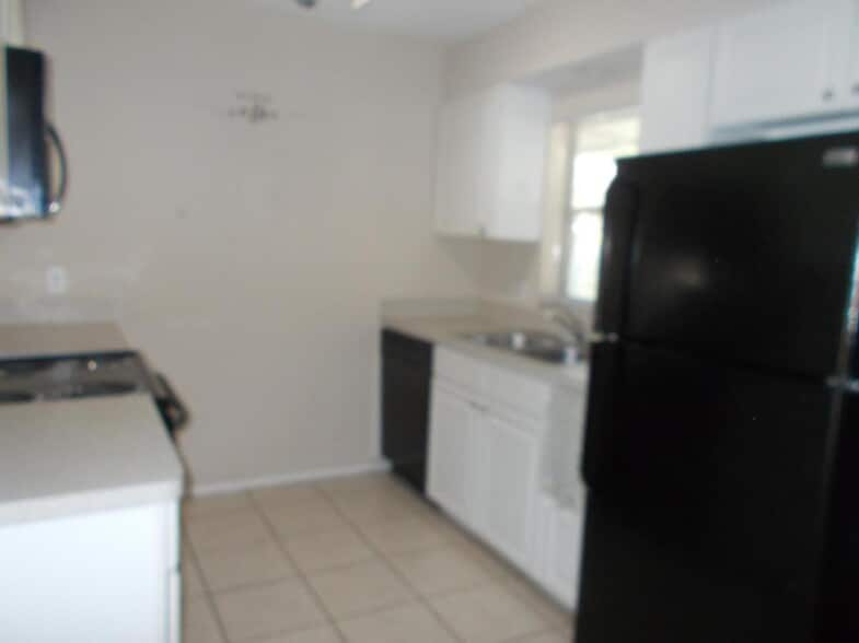Kitchen - 4261 Island Cir