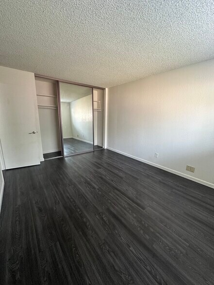 Building Photo - 9121 Nasreen Dr