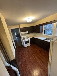 Building Photo - Large Historic 3 Bed House,