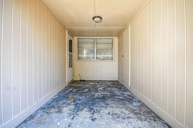 Building Photo - 1926 Cherokee Ln