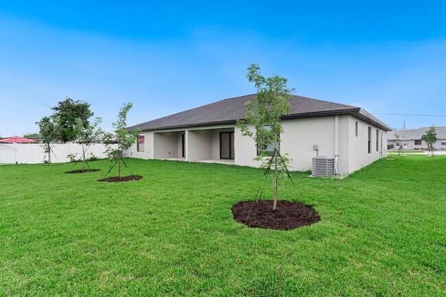 Building Photo - 2023 Duplex All tiled - 3 Bedroom Plus Den/2 Bath & 2 car Garage