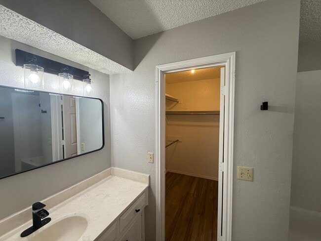 Building Photo - 5556 93rd St