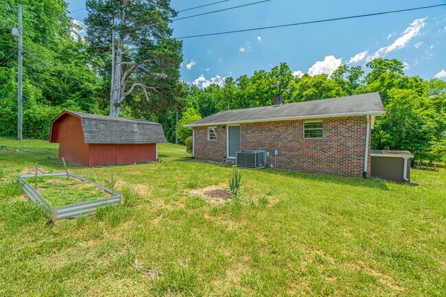 Building Photo - 8624 Walnut Springs Ln