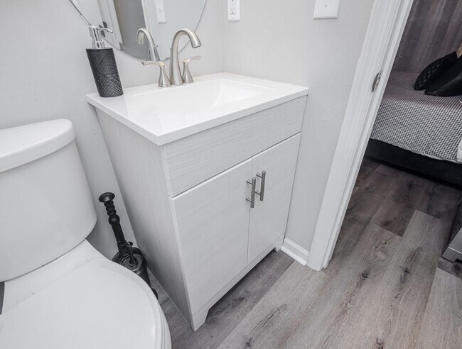 Building Photo - 502 Windsong Cir