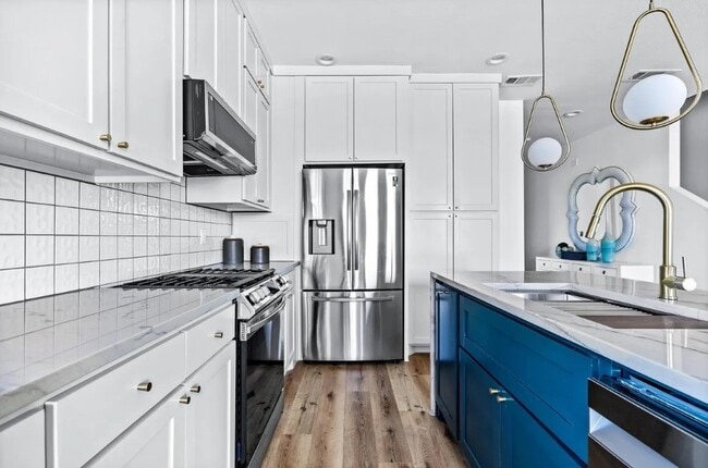 Building Photo - 183 S Prairie Ave