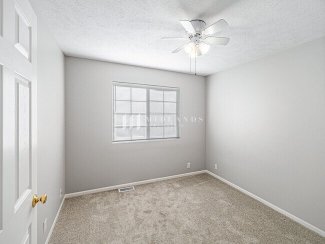 Building Photo - Multi-Level Elkhorn Home