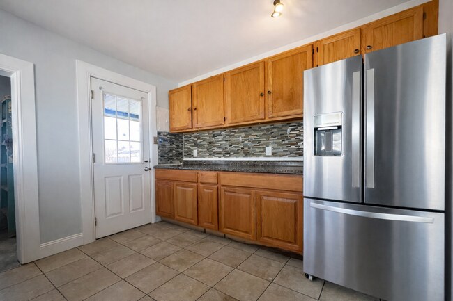 Building Photo - Charming 2BR Home with Yard, Porch & In-Home Laundry