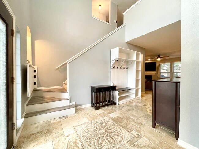 Entry - 11519 Brae Hill