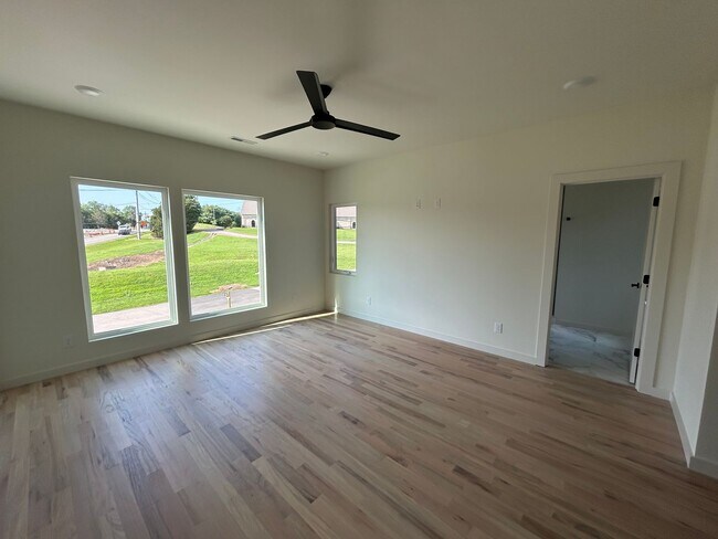 Building Photo - Amazing New Construction in North Nashville!