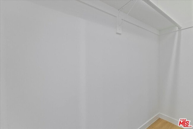 Building Photo - 1210 Larrabee St