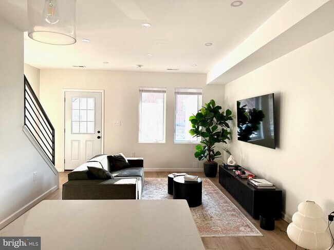 Building Photo - 5326 9th St NW